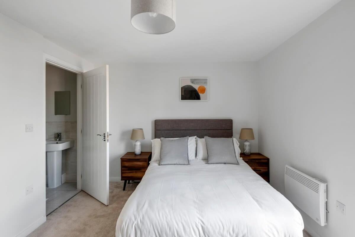 Spacious 1 Bedroom Apartment In A Converted Mill Leeds  Exterior photo