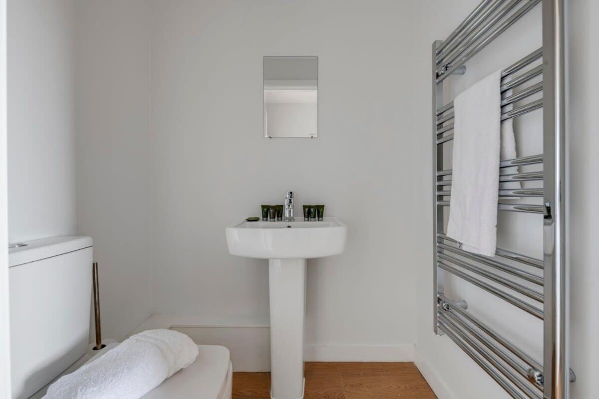 Spacious 1 Bedroom Apartment In A Converted Mill Leeds  Exterior photo