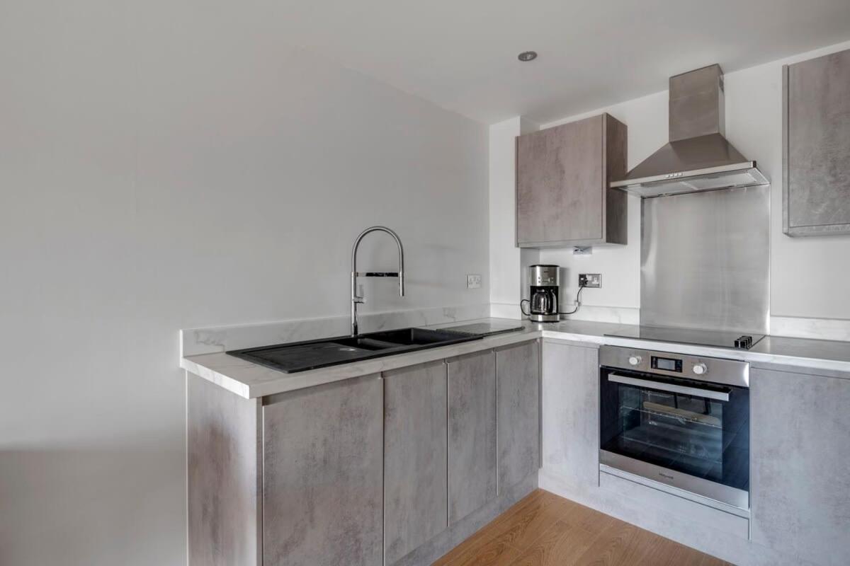 Spacious 1 Bedroom Apartment In A Converted Mill Leeds  Exterior photo