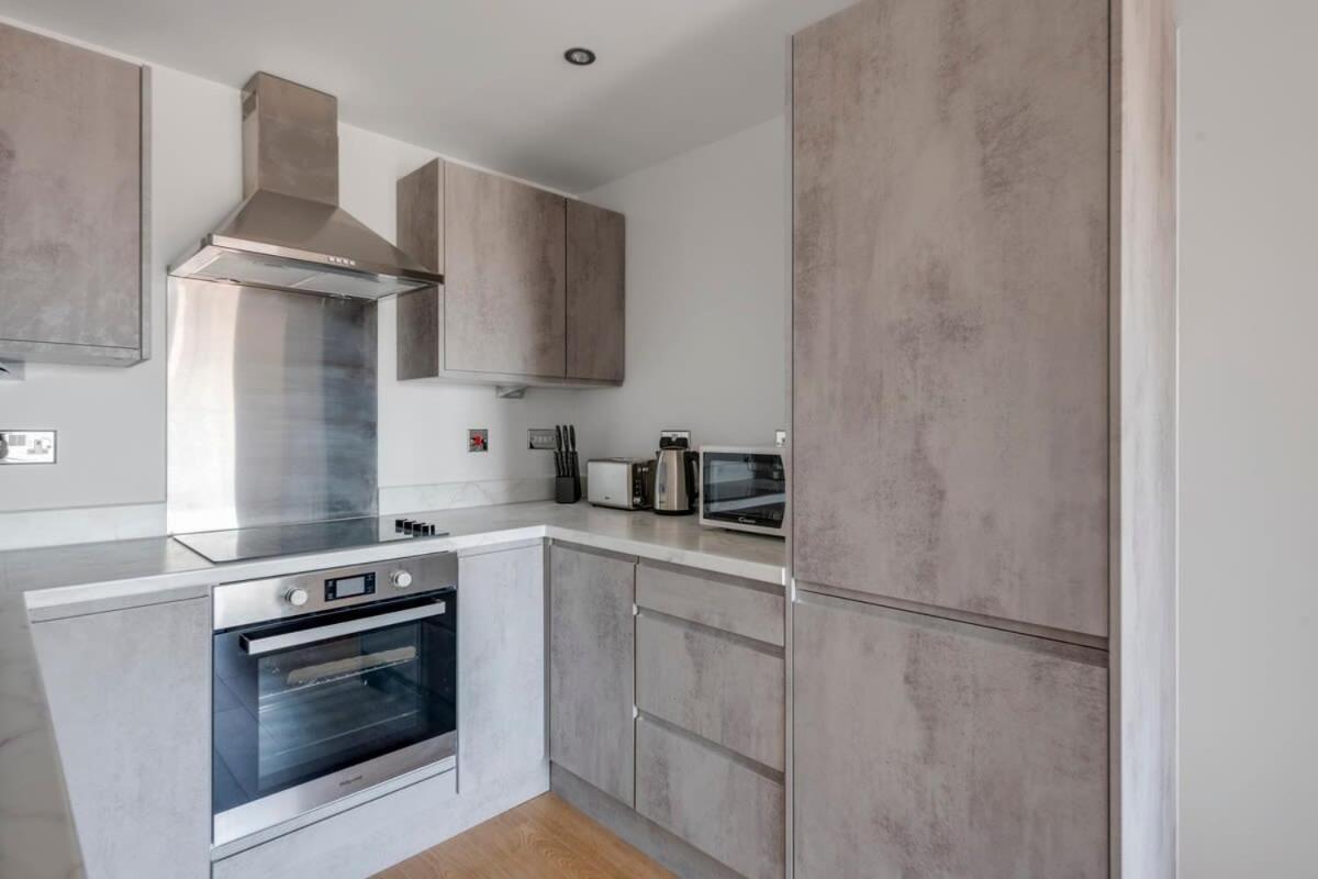 Spacious 1 Bedroom Apartment In A Converted Mill Leeds  Exterior photo